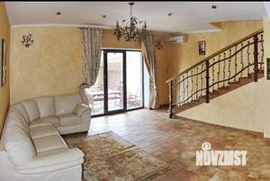 Дом 225м&sup2;, 3-этажный, посуточно, 