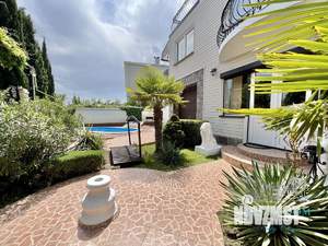 Дом 250м&sup2;, 3-этажный, посуточно, 