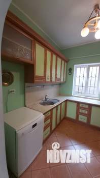 Дом 241м&sup2;, 3-этажный, на длительный срок, 