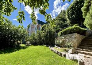 Дом 200м&sup2;, 3-этажный, посуточно, 