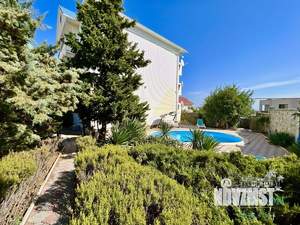 Дом 320м&sup2;, 4-этажный, посуточно, 