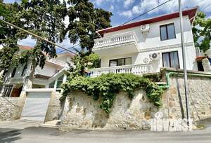 Дом 200м&sup2;, 3-этажный, посуточно, 