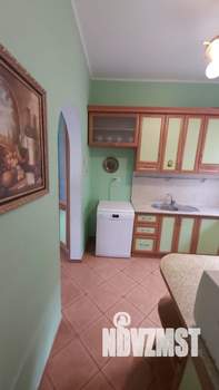 Дом 241м&sup2;, 3-этажный, на длительный срок, 