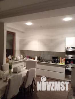 Дом 200м&sup2;, 2-этажный, посуточно, 