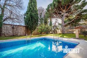 Дом 500м&sup2;, 2-этажный, посуточно, 