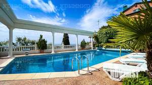 Дом 350м&sup2;, 3-этажный, посуточно, 