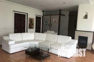 Дом 220м&sup2;, 2-этажный, посуточно, 