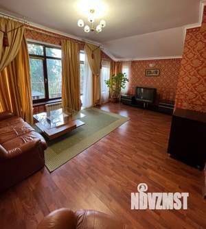 Дом 350м&sup2;, 3-этажный, посуточно, 