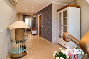 Дом 180м&sup2;, 3-этажный, посуточно, 