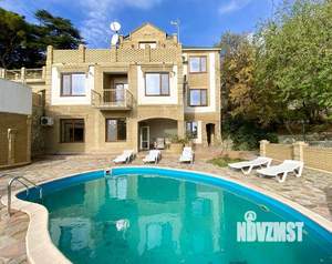 Дом 300м&sup2;, 3-этажный, посуточно, 