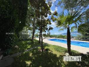 Дом 300м&sup2;, 3-этажный, посуточно, 