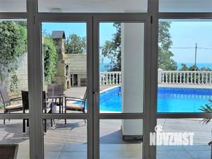 Дом 250м&sup2;, 3-этажный, посуточно, 