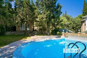 Дом 400м&sup2;, 2-этажный, посуточно, 