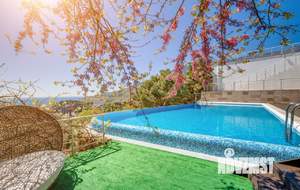 Дом 650м&sup2;, 3-этажный, посуточно, 