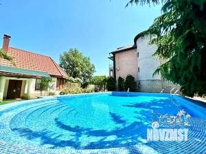 Дом 300м&sup2;, 3-этажный, на длительный срок, 