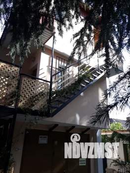 Дом 28м&sup2;, 3-этажный, посуточно, 