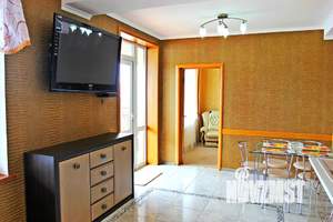 Дом 200м&sup2;, 2-этажный, посуточно, 