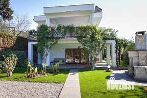 Дом 260м&sup2;, 2-этажный, посуточно, 