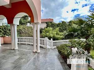 Дом 300м&sup2;, 4-этажный, посуточно, 