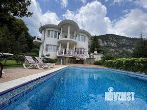 Дом 300м&sup2;, 2-этажный, посуточно, 