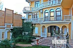 Дом 400м&sup2;, 3-этажный, посуточно, 