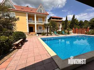 Дом 300м&sup2;, 3-этажный, посуточно, 