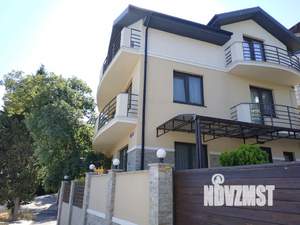 Дом 54м&sup2;, 3-этажный, посуточно, 