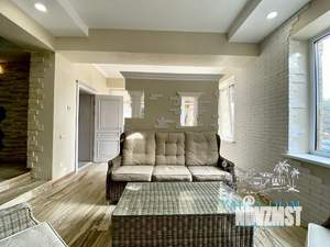 Дом 300м&sup2;, 3-этажный, посуточно, 