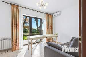 Дом 330м&sup2;, 3-этажный, посуточно, 