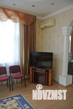 Дом 436м&sup2;, 3-этажный, посуточно, 