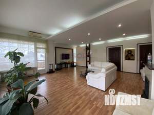 Дом 230м&sup2;, 2-этажный, на длительный срок, 