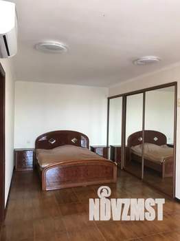 Дом 220м&sup2;, 3-этажный, посуточно, 