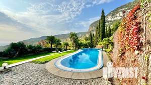 Дом 400м&sup2;, 2-этажный, посуточно, 