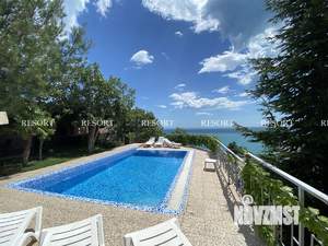 Дом 300м&sup2;, 3-этажный, посуточно, 