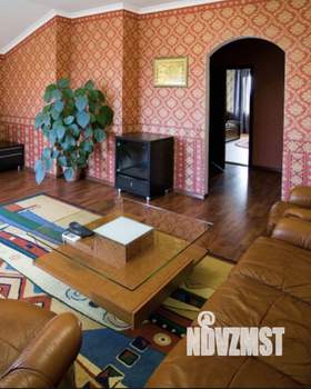 Дом 250м&sup2;, 3-этажный, посуточно, 