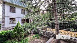 Дом 350м&sup2;, 3-этажный, посуточно, 