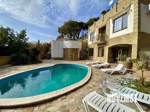 Дом 300м&sup2;, 3-этажный, посуточно, 