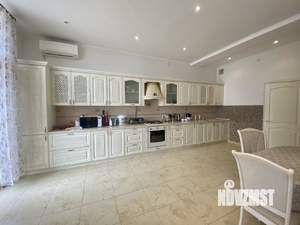 Дом 300м&sup2;, 3-этажный, посуточно, 