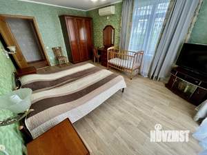 Дом 220м&sup2;, 3-этажный, посуточно, 