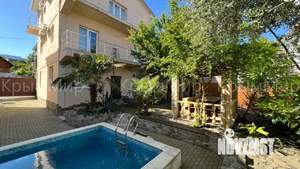 Дом 180м&sup2;, 3-этажный, посуточно, 