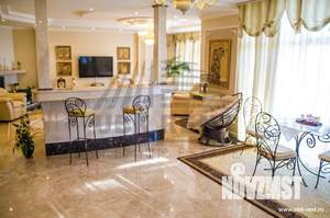 Дом 590м&sup2;, 3-этажный, посуточно, 