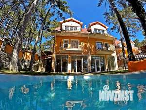 Дом 250м&sup2;, 3-этажный, посуточно, 