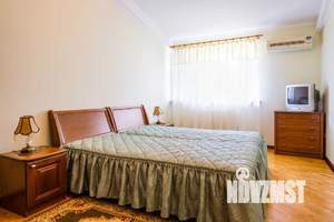 Дом 275м&sup2;, 3-этажный, посуточно, 