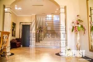 Дом 590м&sup2;, 3-этажный, посуточно, 