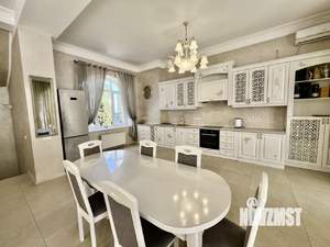 Дом 350м&sup2;, 3-этажный, посуточно, 