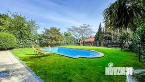 Дом 350м&sup2;, 3-этажный, посуточно, 