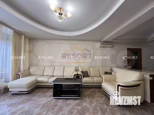 Дом 250м&sup2;, 3-этажный, посуточно, 