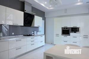 Дом 650м&sup2;, 3-этажный, посуточно, 