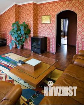 Дом 250м&sup2;, 3-этажный, посуточно, 