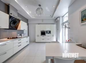 Дом 650м&sup2;, 3-этажный, посуточно, 